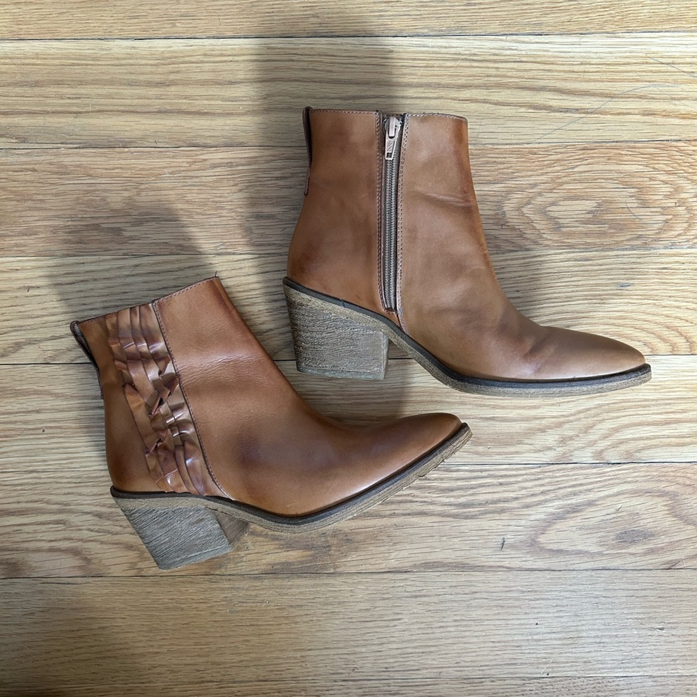 MALA VITA Desiree Leather Ruffle Boot Cognac Saddle Brown Chelsea Style Bootie - Picture 4 of 7
